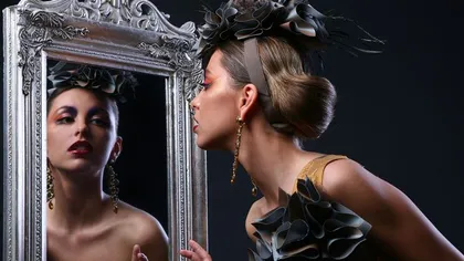 SFANTUL ANDREI 2019: De ce se dezbracă fetele între două oglinzi în această noapte. Superstiţii de Sf. Andrei