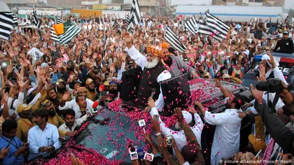 Opoziţia pakistaneză s-a mobilizat pentru a-l forţa pe premierul Imran Khan să demisioneze