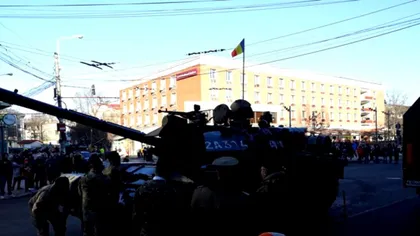 Scene de senzaţie în România: Un tanc s-a stricat, după parada de 1 Decembrie, şi a blocat circulaţia în centrul oraşului