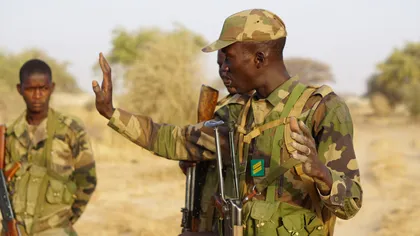 Atacul jihadist din Niger: preşedintele Franţei şi omologul lui nigerian au decis să amâne reuniunea celor cinci ţări din Sahel