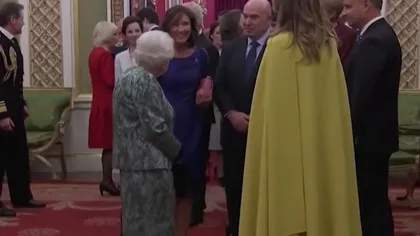 Carmen Iohannis a vorbit cu Regina Elisabeta a II-a sub privirile Melaniei Trump. Avem imaginile VIDEO