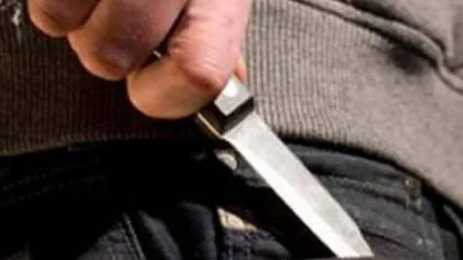 Avocat din Giurgiu, reţinut după ce ar fi atacat un livrator de pizza cu un cuţit. Victima a fost rănită într-o zonă vitală