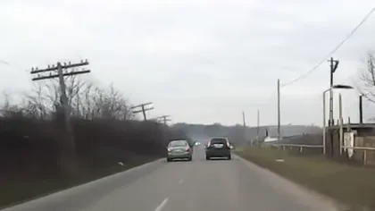 IMAGINI ŞOCANTE. Un şofer inconştient, aproape de două accidente într-un minut în Prahova VIDEO