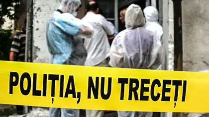 Descoperire macabră în Moldova, trei cadavre în jurul unei mese