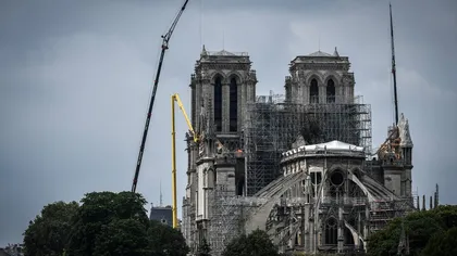 Catedrala Notre-Dame de Paris: se demolează schela imensă instalată înainte de incendiu