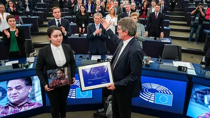 Fiica disidentului uigur Ilham Tohti a primit Premiul Saharov al drepturilor omului pentru tatăl său încarcerat pe viaţă în China