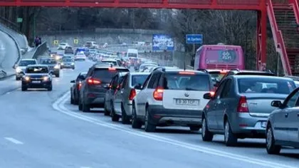 Accident cu trei maşini pe Valea Prahovei. Circulaţia este restricţionată