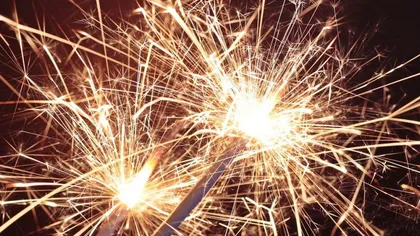 Finalul STĂRII DE URGENŢĂ, sărbătorit cu focuri de artificii în Bucureşti