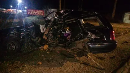 Accident grav, maşină spulberată de un autocar. Doi soţi au murit pe loc VIDEO