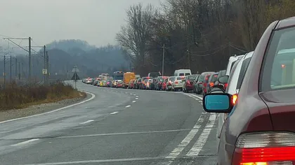 Coloane de maşini pe DN1. Poliţiştii recomandă rute alternative pentru evitarea aglomeraţiei de pe Valea Prahovei