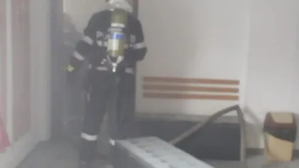 Incendiu la un bloc de garsoniere din Feteşti! 16 persoane au fost evacuate preventiv