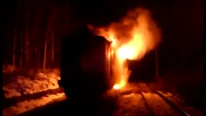 Un tren a luat foc în Hunedoara. A fost declarat COD ROŞU DE INTERVENŢIE