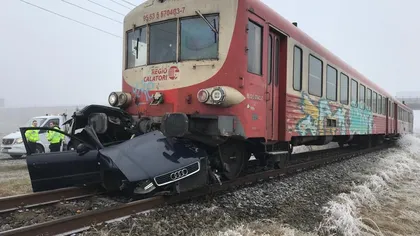 Tragedie. Femeie de 47 de ani, accidentată mortal de un tren Regio. Autoturism lovit de tren în Arad FOTO