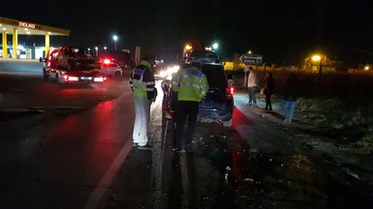 Accident provocat de doi şoferi beţi. O persoană a fost rănită grav