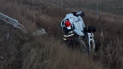 Grav accident pe Autostrada Bucureşti - Piteşti! Două maşini s-au ciocnit violent, iar una dintre ele s-a răsturnat în sanţ