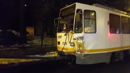 Accident între două tramvaie, în Bucureşti. Cinci persoane au fost rănite
