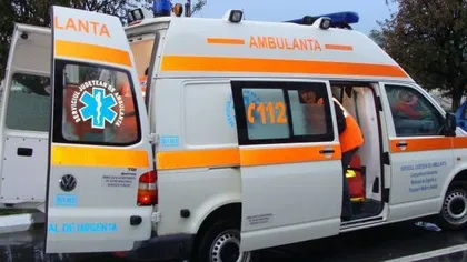 Angajații ISU Vâlcea au avut nevoie de ajutor pentru a transporta o femeie de 250 de kg la spital