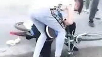 Autorităţile s-au autosesizat după ce un adolescent de 14 ani a fost agresat în plină stradă - VIDEO