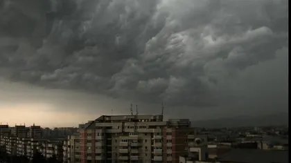 PROGNOZA METEO Bucureşti: Vremea se răceşte. ANM anunţă ploi, vijelii şi temperaturi cu 10 grade mai mici