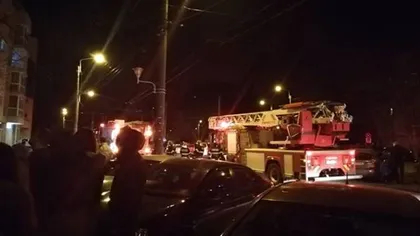Panică într-un bloc din Timişoara. Un apartament a fost cuprins de flăcări VIDEO