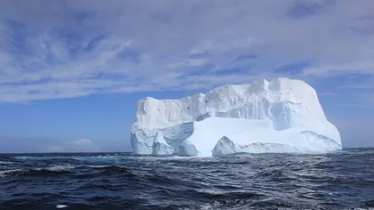 Fenomen dramatic! O bucată de gheaţă de câteva zeci de mii de tone s-a desprins dintr-un gheţar