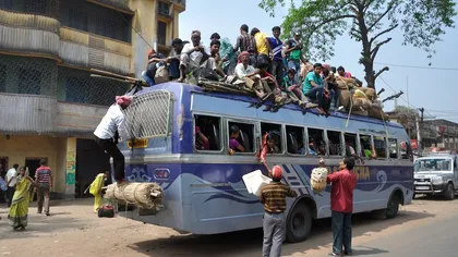 Tragedie de proporţii în India! 10 oameni au murit după ce autobuzul în care se aflau a atins un cablu electric