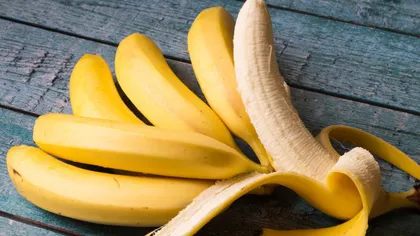PERICOLUL la care te expui dacă mănânci vârful bananei. NU mai faceţi asta!