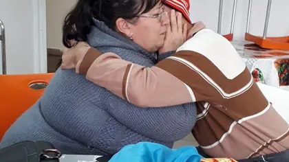 Întâlnire emoţionantă între o mamă şi fiul ei. S-au regăsit după 19 ani