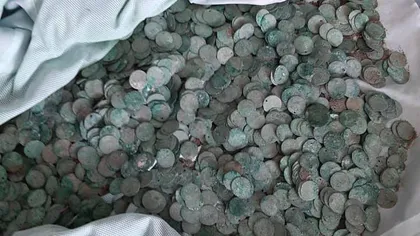 Tezaur format din 2.500 de monede medievale, găsit de căutătorii de comori în Buzău