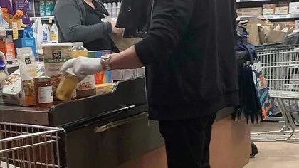 Cum se protejează Sylvester Stallone de coronavirus! A fost fotografiat într-un supermarket şi toţi fanii lui Rambo au rămas uimiţi