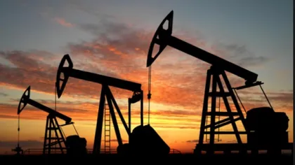 Preţul petrolului s-a prăbuşit cu aproape 30 la sută într-o singură noapte. Arabia Saudită a declanşat un război al preţurilor