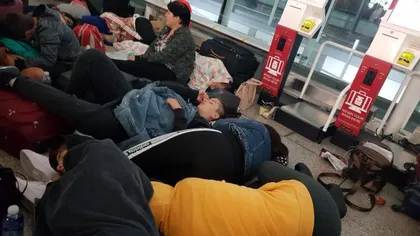 Peste 60 de elevi români au fost blocaţi pe aeroportul din Budapesta. MAE a venit cu soluţia