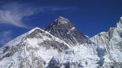 Everestul, închis din cauza coronavirusului. Ascensiunile pe acoperişul lumii sunt interzise cu desăvârşire