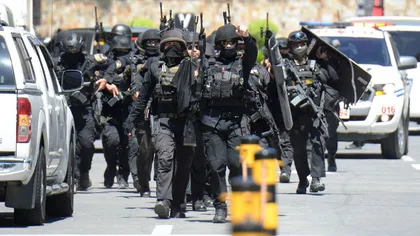 Un fost agent de pază a luat 30 de ostatici într-un centru comercial din capitala filipineză Manila