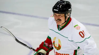 Preşedintele Belarusului, Alexandr Lukaşenko, a jucat un meci de hochei în plină epidemie: 