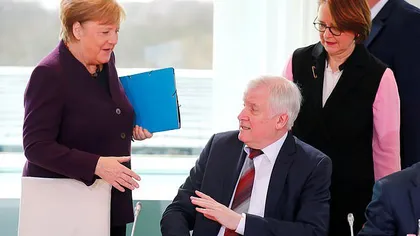 Teama de coronavirus a lovit şi Guvernul Germaniei. Un ministru a refuzat să dea mâna cu Angela Merkel VIDEO