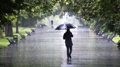 PROGNOZA METEO actualizată pentru BUCUREŞTI: ploi însoţite de descărcări electrice şi vânt