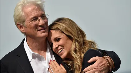 Richard Gere este din nou tată! Actorul şi soţia lui, cu 34 de ani mai tânără, formează un cuplu cu adevărat fericit