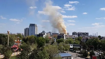 Incendiu puternic în zona Constantin Brâncoveanu. Pompierii intervin VIDEO