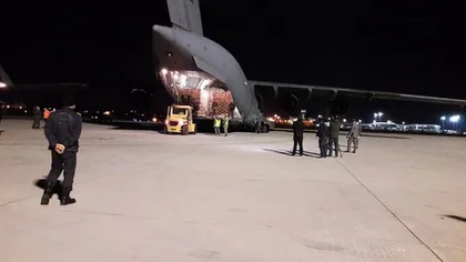 Al treilea transport aerian din Coreea de Sud a ajuns în România. Alte 100.000 de combinezoane de protecţie au fost achiziţionate