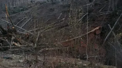 IMAGINI ŞOCANTE. Alunecare de teren la Azuga, 150 de persoane au fost evacuate. Momentul prăbuşirii a fost filmat VIDEO