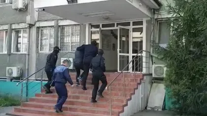 Bărbat din Caracal, reţinut pentru ultraj, după ce a reacţionat violent împotriva unor poliţişti VIDEO