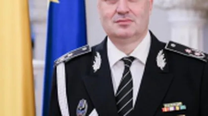 Liviu Vasilescu, şef în Poliţia Română, explică de ce poliţişti atacaţi nu au făcut uz de armă. 