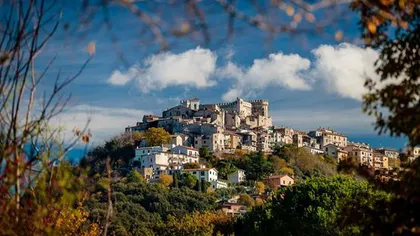 Un sat din Italia a fost carantinat total şi este folosit ca obiect de studiu al COVID 19