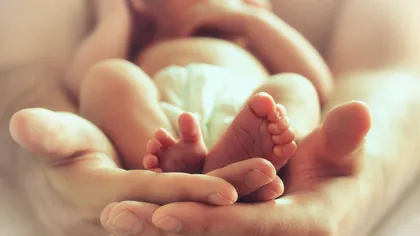 O femeie infectată cu coronavirus s-a trezit din comă şi a aflat că este însărcinată cu gemeni: 