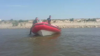 Nouă persoane salvate de la înec după ce o barcă plină cu migranţi s-a răsturnat în Dunăre
