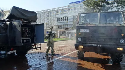 Străzile din Suceava, dezinfectate de Armată. Militarii Batalionului de intervenţie la dezastre, mobilizat în lupta împotriva COVID-19
