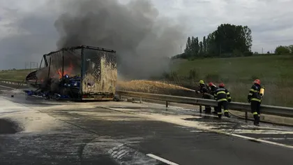 Incendiu grav pe A1! Un TIR care transporta uleiuri de maşini a fost cuprins de flăcări - FOTO VIDEO