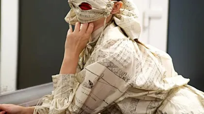 Iulia Albu vinde cele mai scumpe măşti de protecţie din România! Cum arată masca din bumbac de 250 de lei: 