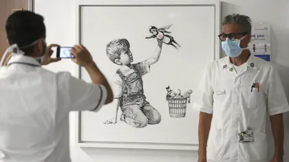 Un hoţ a încercat să fure un tablou de Banksy în valoare de 6 milioane de dolari îmbrăcat în combinezon anti-COVID 19